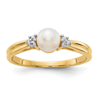 10K Diamond and Fresh Water Cultured Pearl Ring